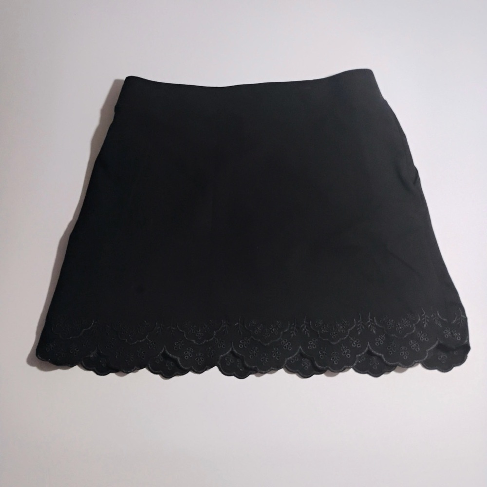 Chico's Black Mini Skirt Skort with Scalloped Lace Hem Size 1 (Medium) - Picture 2 of 7